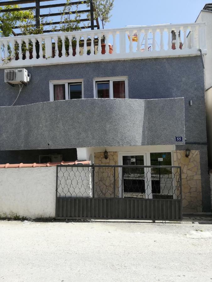 And Milana Bar